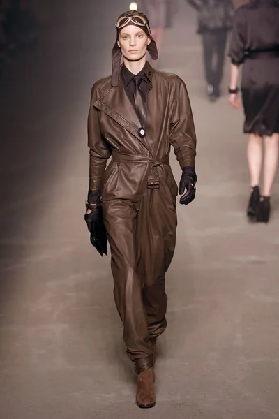 Look 25